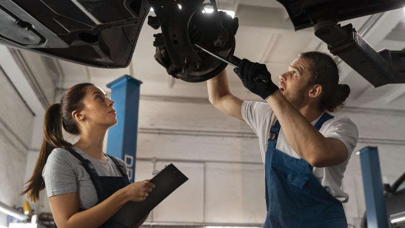 Prüfung der Bremsen bei CarService